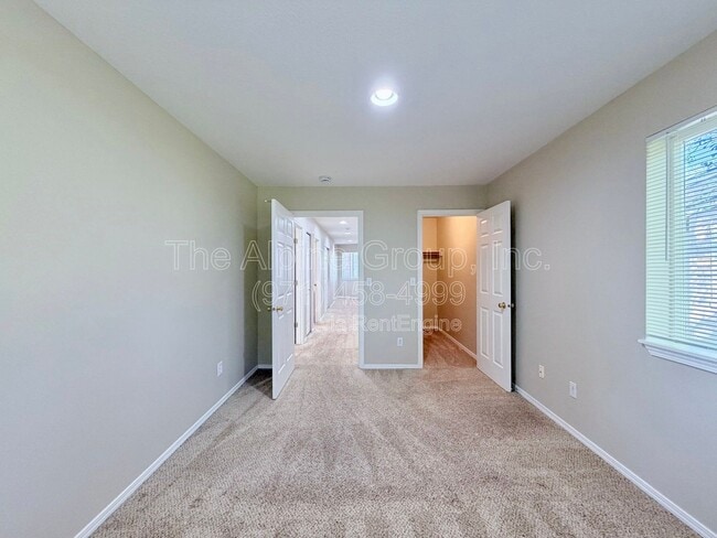 Building Photo - 3986 SW Pinewood Way