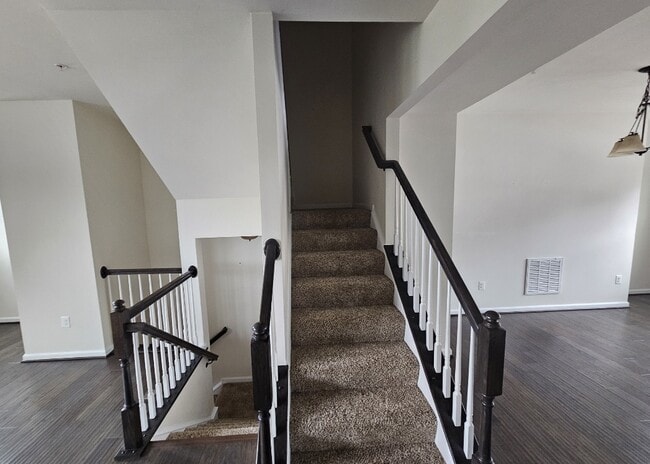 Building Photo - 109 Wheatfield Dr