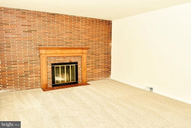 Building Photo - 627 Biggs Ave