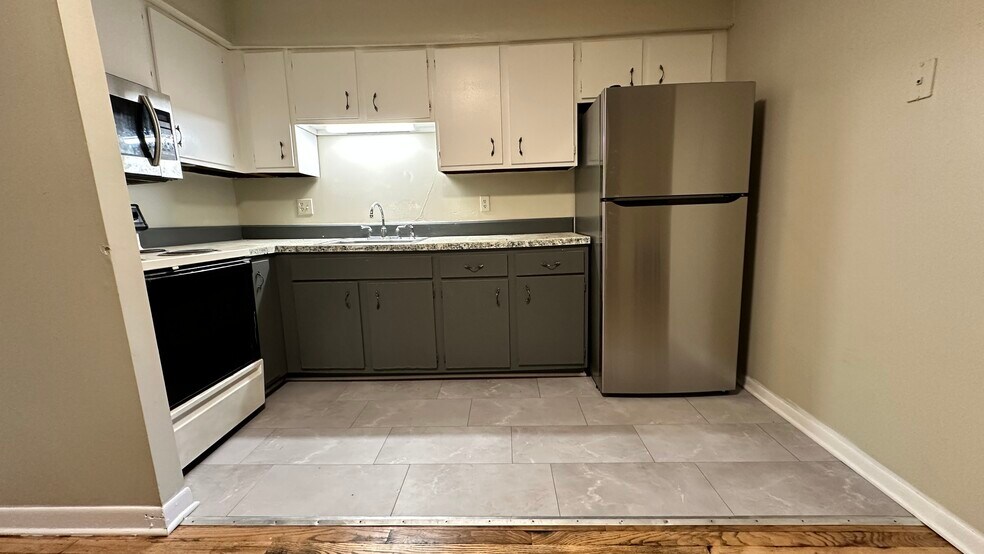Newly renovated kitchen flooring - 581 Crown St