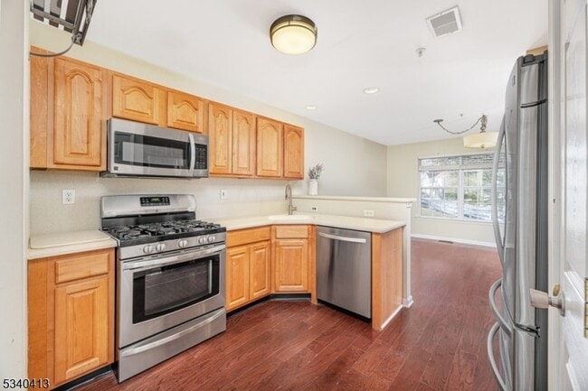 Building Photo - 902 Wendover Ct