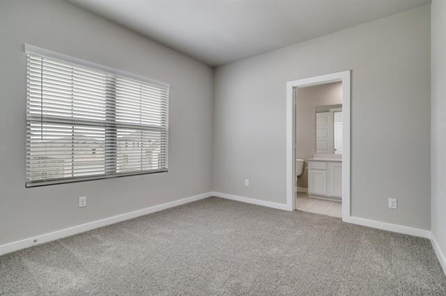 Building Photo - 907 Hazel Dr
