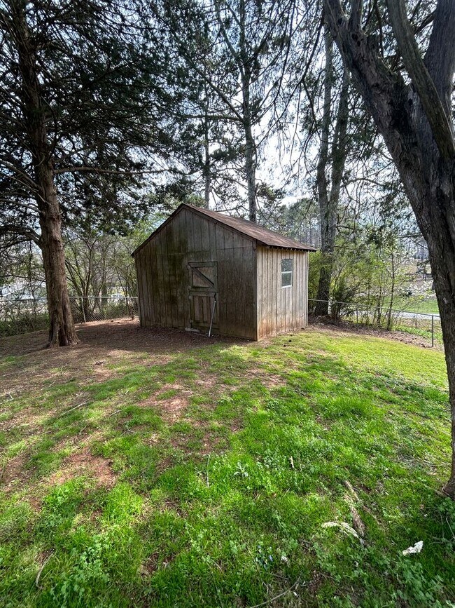 Building Photo - 29 Arrowhead Dr SE