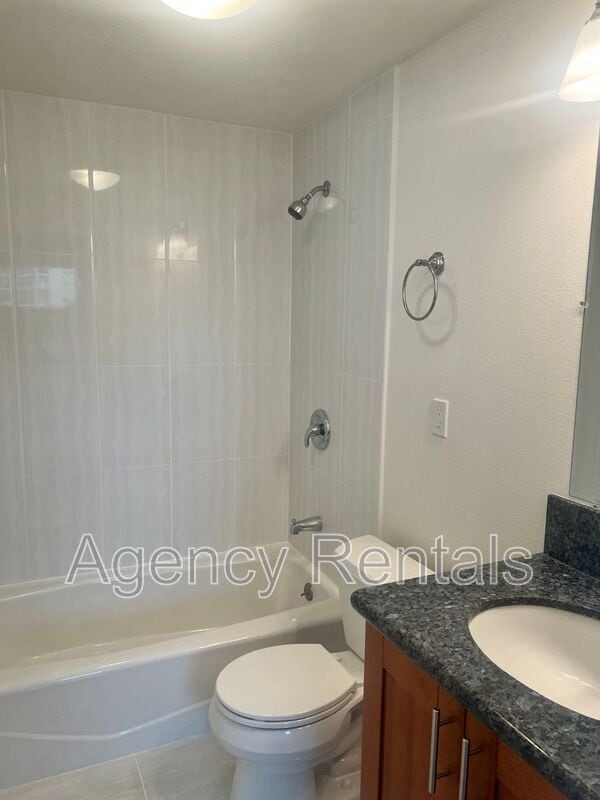 Building Photo - 948 Spencer St