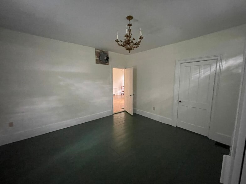 Unit 1 (3BR) - 24 Leatherstocking St
