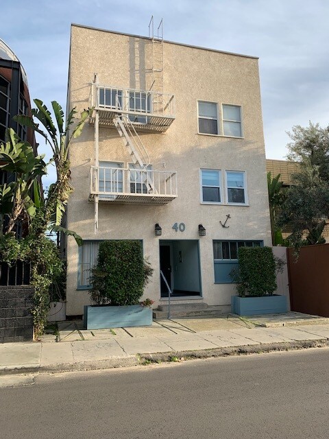 Primary Photo - 40 Brooks Ave