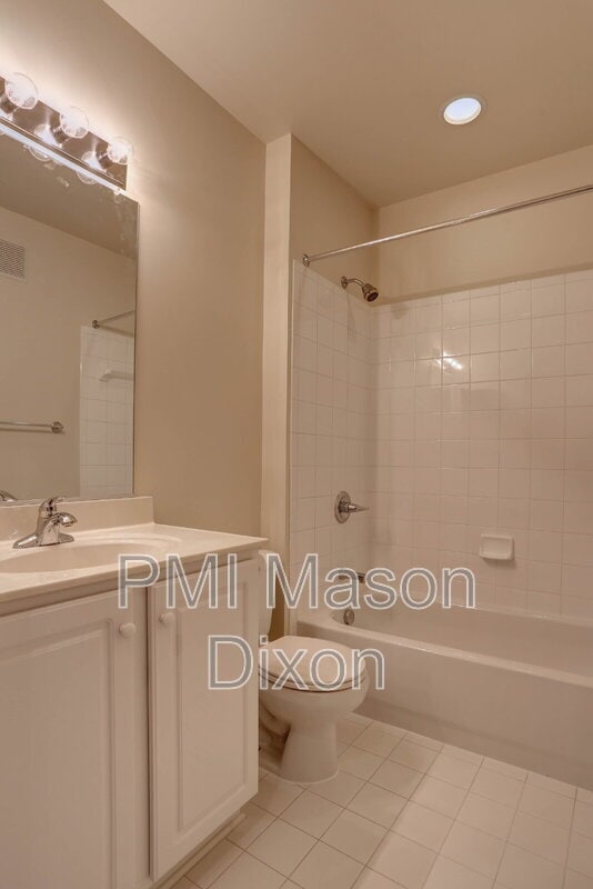 Building Photo - 5801 Clipper Ln