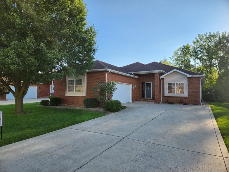 Building Photo - 859 Clearwater Cv W