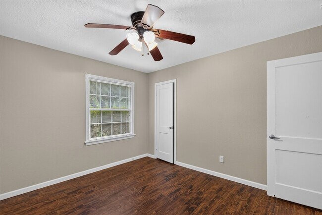 Building Photo - 5418 Grand Lake St