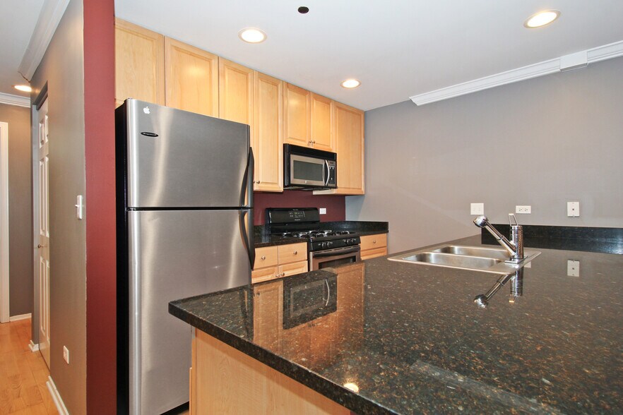 Building Photo - 51 W 15th St