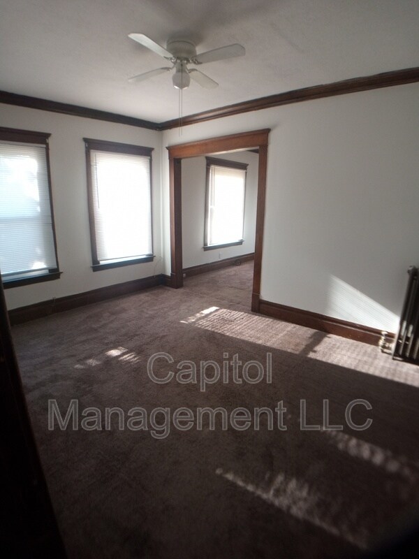 Building Photo - 229 W Lapeer St