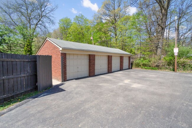 Building Photo - 638 Blenheim Rd