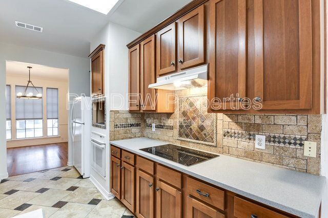 Building Photo - 6721 Hayling Way