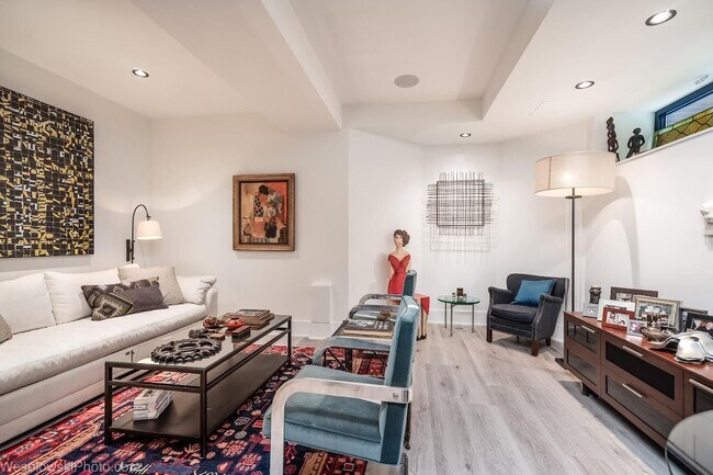 Building Photo - 2041 W Cuyler Ave