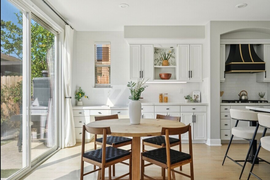 Building Photo - 2070 Katnich Ln