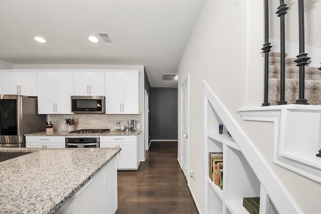 Building Photo - 8919 RoseWood Grove Ln