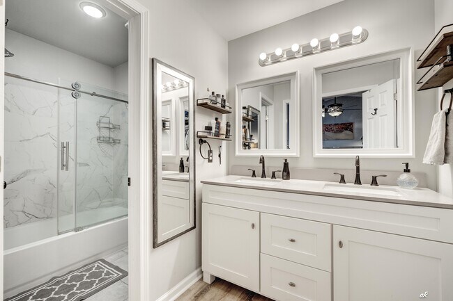 Building Photo - 707 Plantation Cir