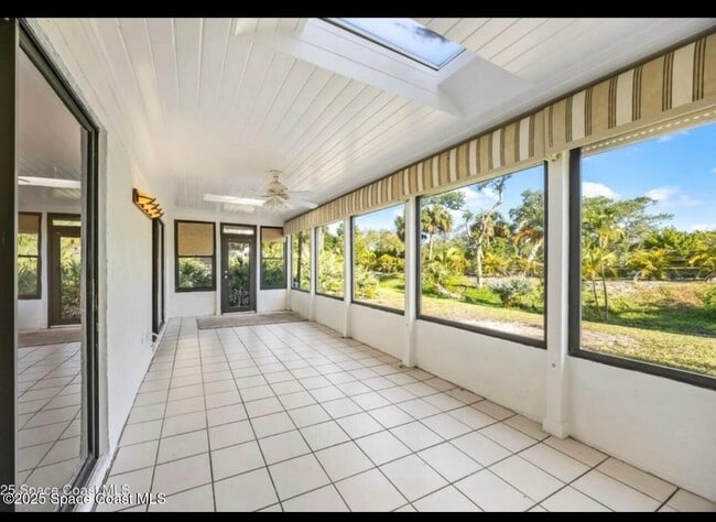 Building Photo - 707 Parkside Pl