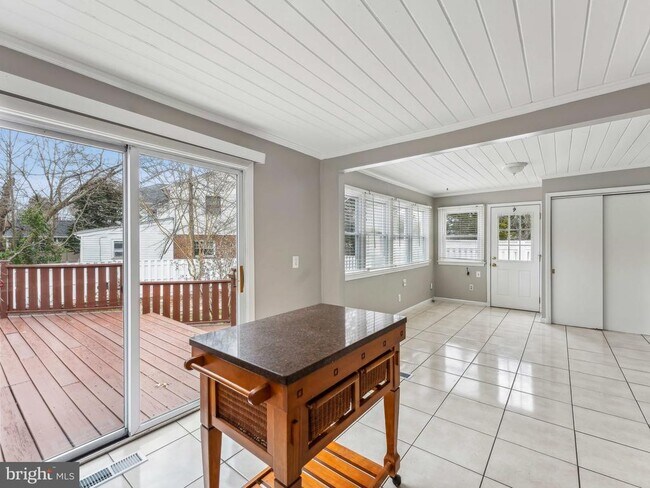 Building Photo - 3503 Maple Ct