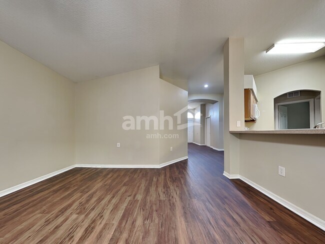 Building Photo - 4735 Roundview Ct