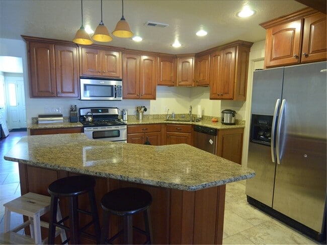 Building Photo - MUST SEE! Beautiful 4 Bedroom/3 Bathroom Home--Near BYU and Peaks Ice Arena