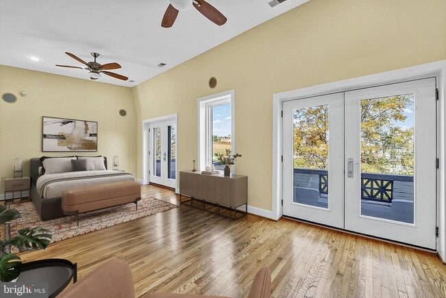 Building Photo - 1000 Park Rd NW