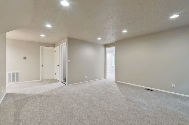 Building Photo - 4829 Arbor Cir