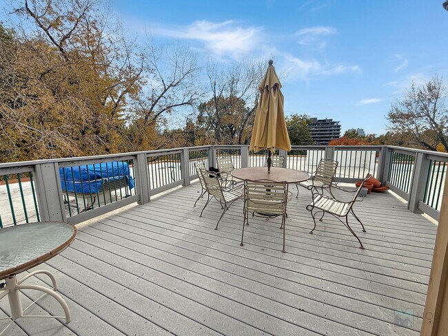 Building Photo - $0 DEPOSIT OPTION. CHARMING VINTAGE 1 BEDR...