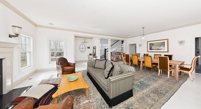 Building Photo - 147 Wainscott Harbor Rd