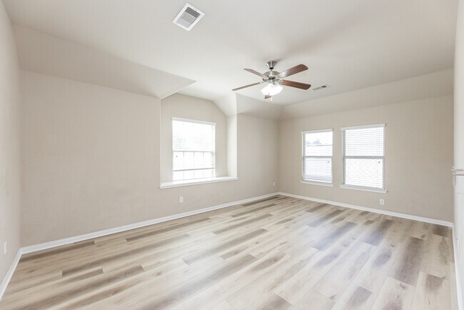 Building Photo - 2414 Garden Falls Dr