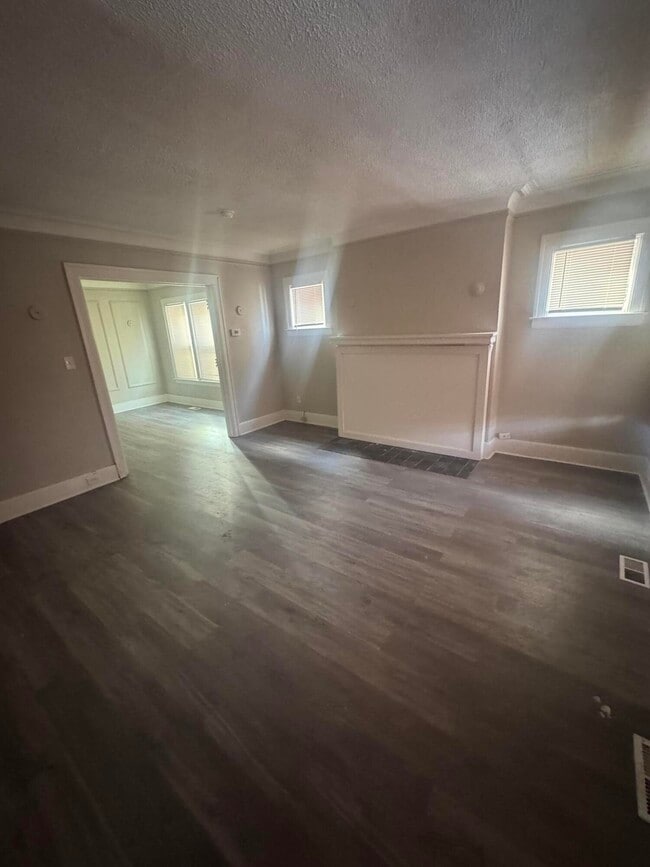 Building Photo - 2927 Calvert Ave