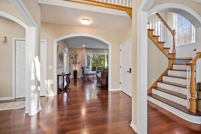 Building Photo - 142 N Dixon Dr