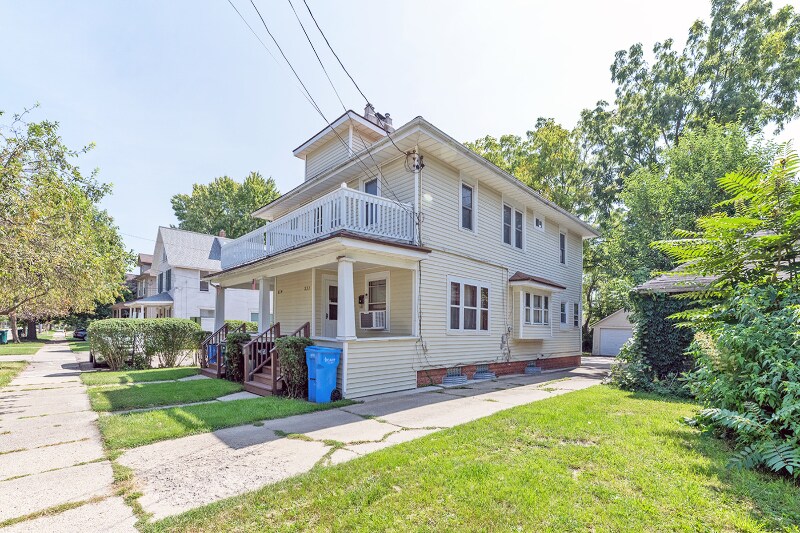 Building Photo - 321 W Lapeer St