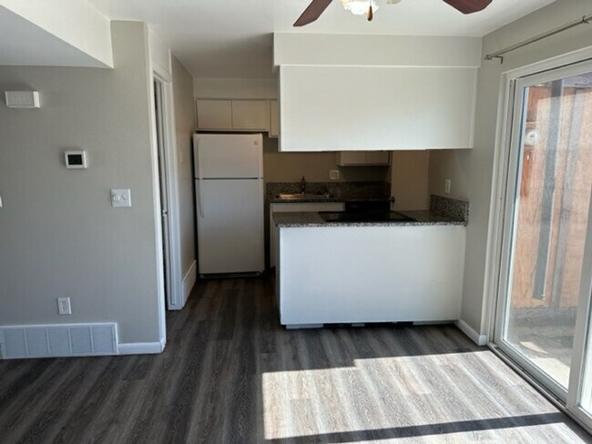 Building Photo - South Ogden town home
