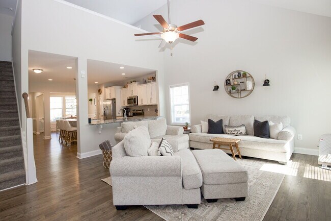 Building Photo - "Spacious 4-Bedroom Home with 2.5 Baths in...