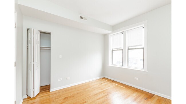 Building Photo - 3734 W Lawrence Ave