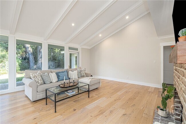 Building Photo - 10 Howley Ln