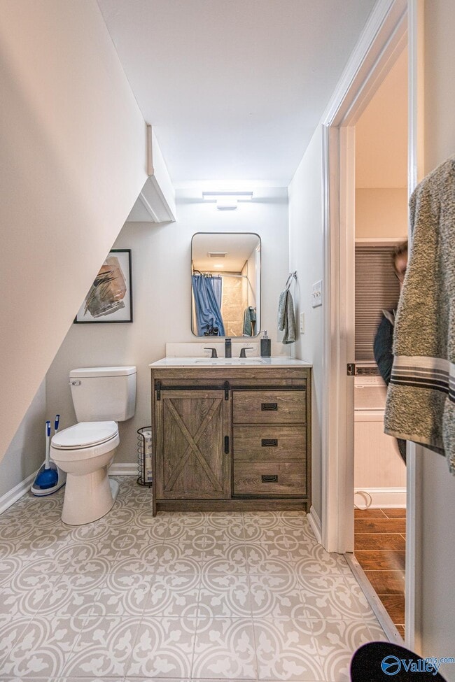 Building Photo - 702 Chambers Dr NE