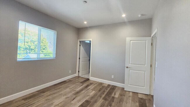 Building Photo - 1536 E