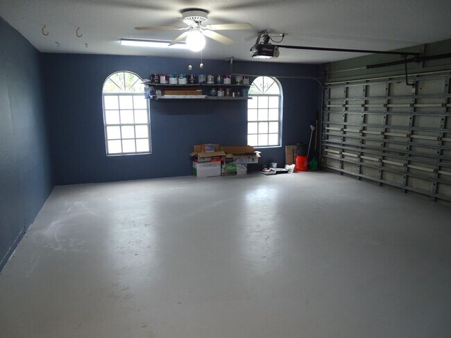 Building Photo - 6325 Winding Lake Dr