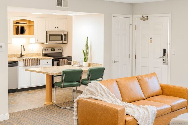 Primary Photo - 1001 Bridgeport Ave