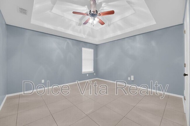 Building Photo - 110 S Ridge Ln