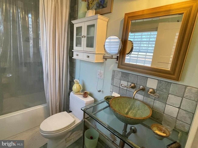 Building Photo - 19 Sunset Dr