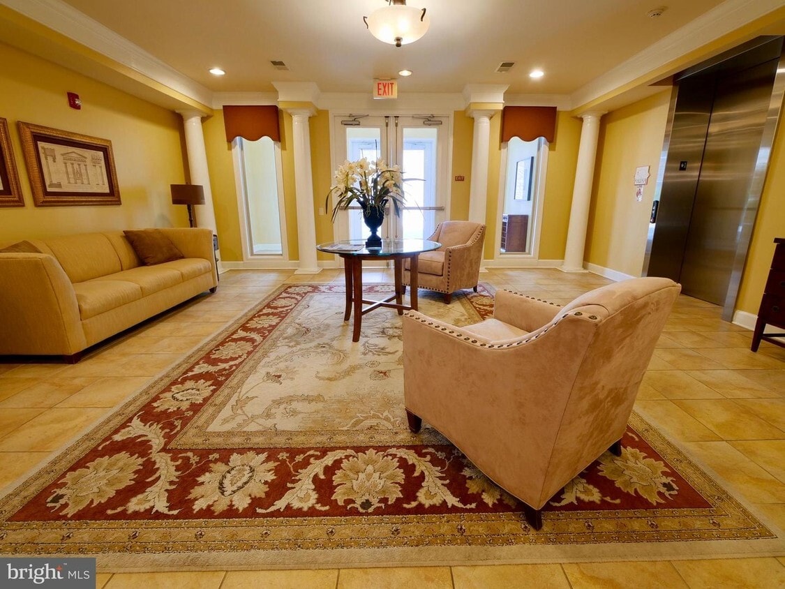 Building Photo - 213 Cornerstone Dr