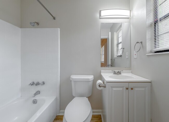 Building Photo - 2632 Vassar Rd