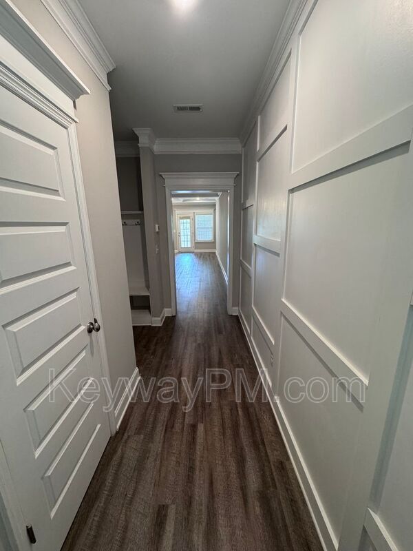 Building Photo - 334 Sumac Trail