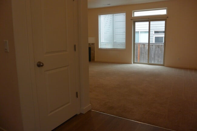 Building Photo - 13106 NE 25th St