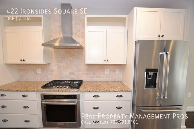 Building Photo - 422 Ironsides Square SE