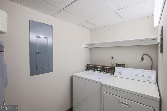 Building Photo - 2903 Fallstaff Rd