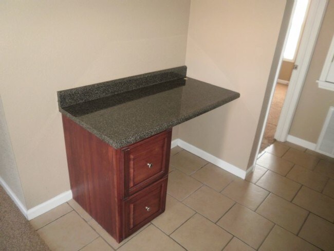 Building Photo - Luxury 2 Bedroom in a Great Location!!